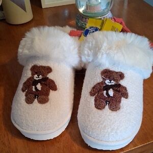 American Eagle Outfitters White and Brown Teddy Bear Slippers Brand New